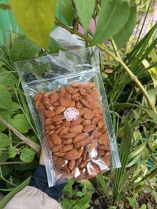 kacang almond kulit panggang